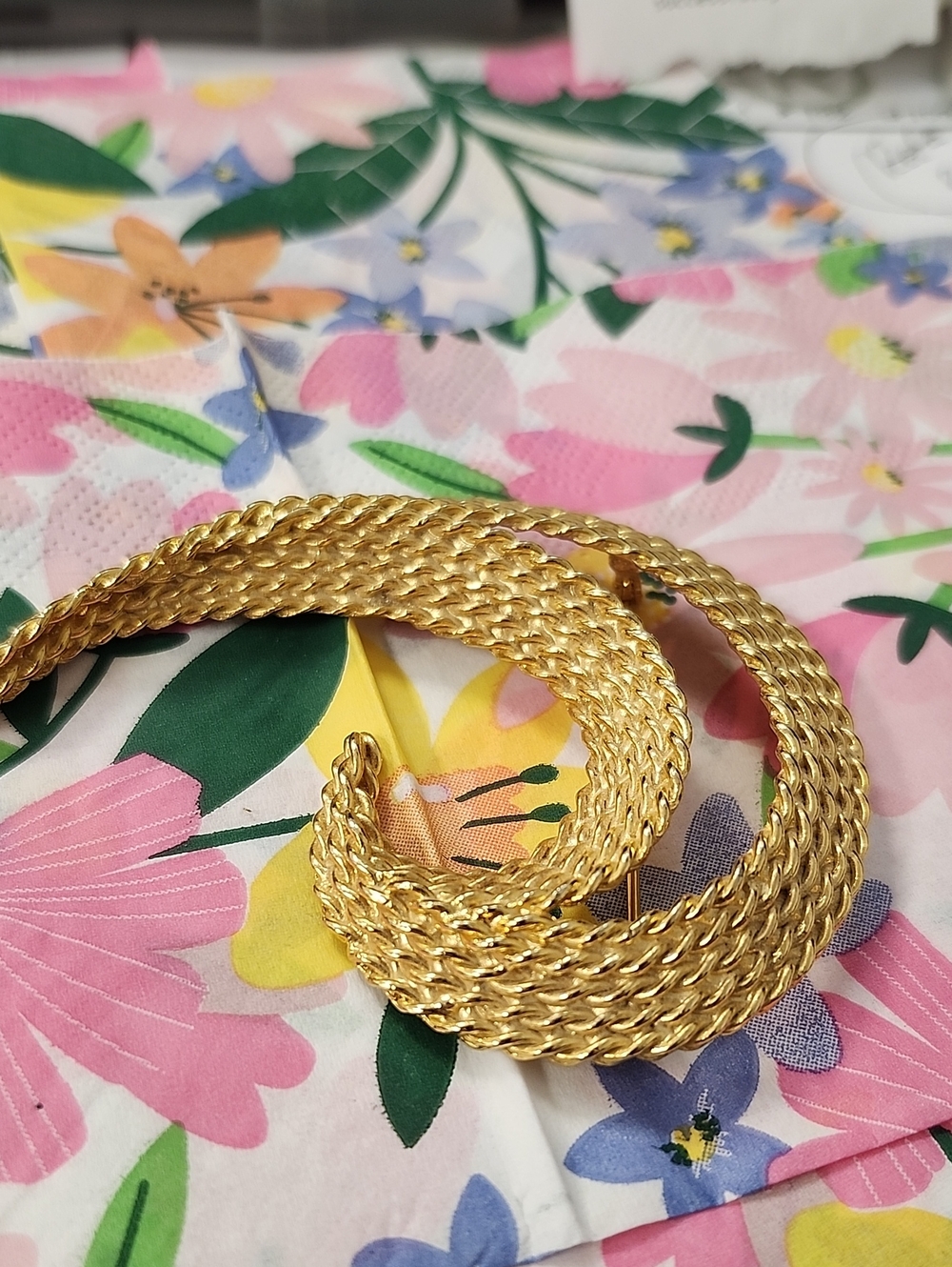 👑 Vintage 80s Chunky Gold Cornucopia Woven Ribbon Pin Brooch